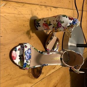 Floral madden girl heels size 6.